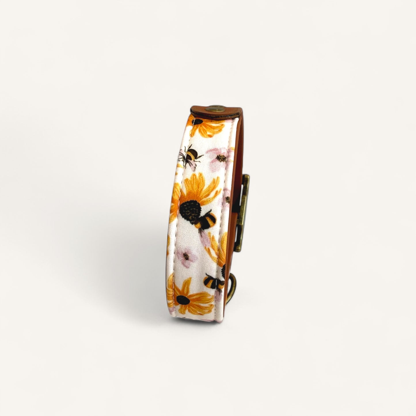 Buzzing Bees Collar